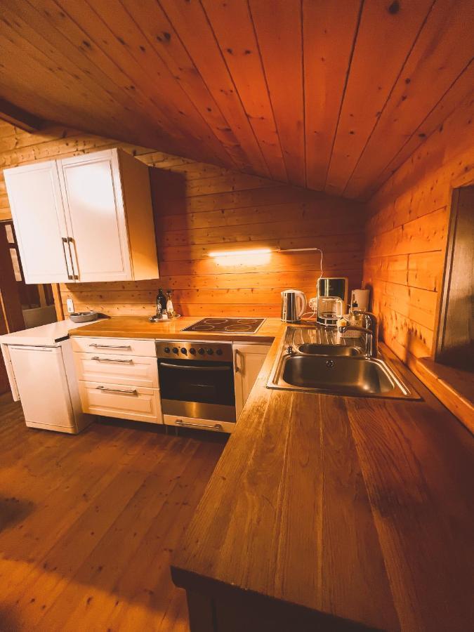 Naturnahes Familienchalet Mit Garten - Wifi - Netflix - Nur 15 Minuten Vom Chiemsee Und 35 Minuten Von Muenchen Entfernt Vogtareuth Eksteriør bilde